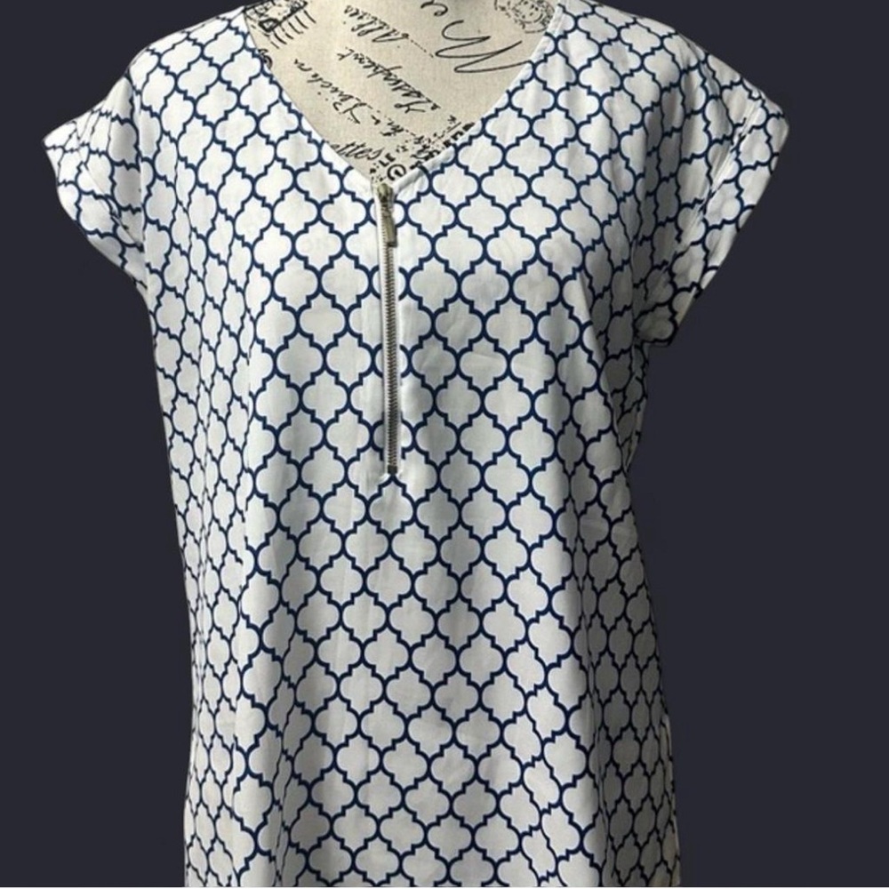 Express Half Zip Satin V-Neck Short Cuff Sleeve Gramercy Tee in Navy and White